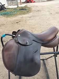 Excellent Bransbury jumping saddle