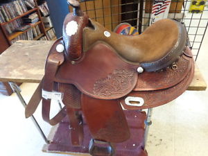 rocking r #1936 Arabian ]trail saddle about 17 "