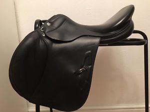 Prestige Michel Robert Jumping Saddle 17"  Premium Black Leather Close Contact