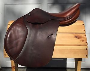 2002 Butet 16.5" Flat Seat 2.5 Flap Close Contact/ Jumping Saddle