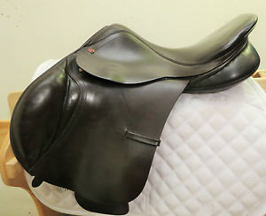 17" Albion Kontrol Jumping Saddle - Forward Flap - 4.5" dot to dot