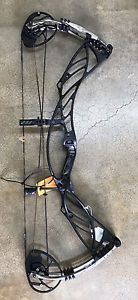 Hoyt Defiant Turbo Ridge Reaper on Black Riser, 70 lb, #3 Cam (DL: 28"-30") RH