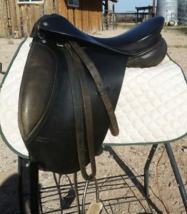 Smith Worthington dressage saddle 17.5 seat Shipping Included!