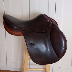 17" Antares Wide/Medium Wide English French Hunter/Jumper Saddle w/ Padded Flaps