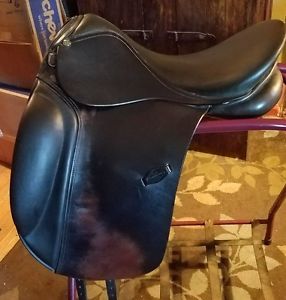 HDR Dressage Saddle 17.5 Regular flap medium wide