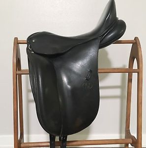 schleese dressage saddle 17.5"