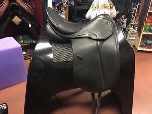 STUBBEN DRESSAGE SADDLE, GENESIS DELUXE, 18", 30 TREE
