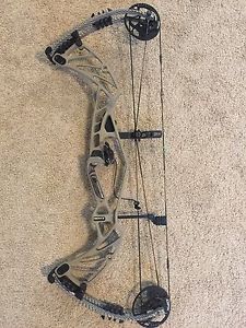 Hoyt Pro Defiant 70# RH Buckskin w/ QAD HDX Rest