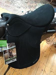 WintecLite D'lux Wide 17.5 Spec'l Order inc set of wide gullets, leather billets