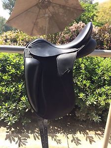 PDS™ Showtime XCH Dressage Saddle, Corto Panels, 17.5” NEW