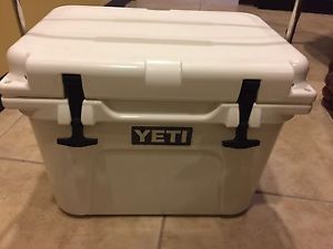 YETI Roadie 20 Cooler - Brand New Must See