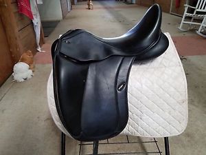 Smith & Worthington Dressage Saddle - Stellar Helix seat 18.5