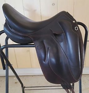 18" DEVOUCOUX MENDIA DRESSAGE SADDLE