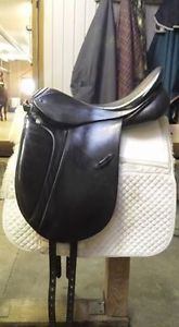 Stubben TRISTAN 18 Medium dressage saddle