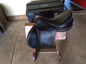 Devoucoux Biarritz  18.5 Hunter/Jumper Saddle Used