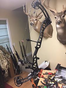 Mathews Halon X Comp RH 70Lb 28.5 or 29" Mod