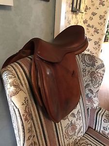 2010 DEVOUCOUX Biarritz Saddle 18" 4.5" Tree 4ar Forward Flap Jumping Saddle