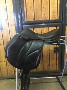 Voltaire Lexington 2016 18 2A Buffalo leather saddle