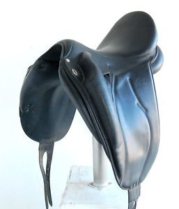 18.5" DEVOUCOUX DRESSAGE MENDIA SADDLE (SO19953) EXCELLENT CONDITION!!! -DWC-CAN