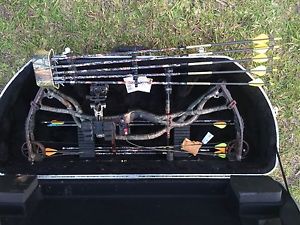 hoyt carbon element bow 27.5" right handed 70lbs $2,500