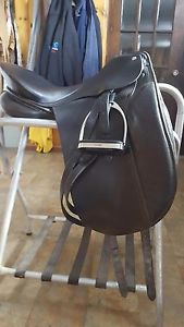otto schumaker profi exclusiv 17" dressage saddle with leathers, irons, & girth
