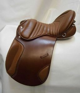 tan colour English chair TRAVELLER - leather saddle with tack set