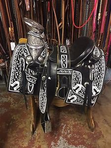 15" Montura Charra Negro- Mexican - Horseshoe Saddle - Bordada - #27149