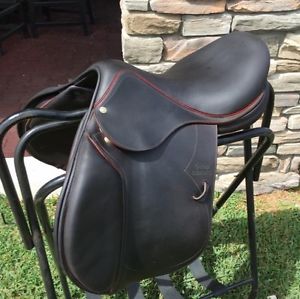 Pristine custom made  Devoucoux Biarritz 16.5 " jumping saddle