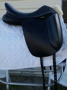 Black Country /Mike Corcoran Master Dressage saddle 17M buffalo