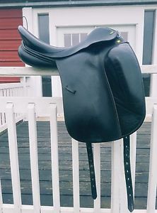 17" W Prestige Dressage 2000 Saddle