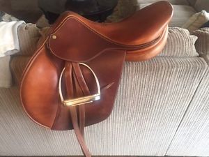 Luc Childeric Close Contact/Jumping Saddle 17" Model M, BMB Bag and Girth
