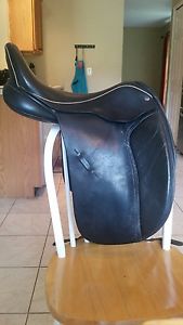 18 inch Black Country Dressage Saddle