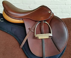 Pessoa A/O Classic 16.5" Close Contact/Jumping Saddle