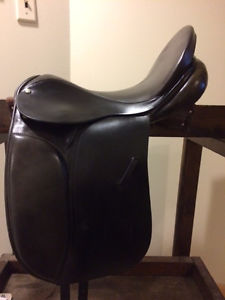 COUNTY COMPETITOR DRESSAGE SADDLE, 17", XW