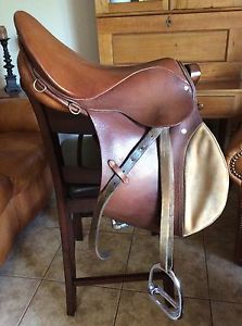 STUBBEN SEIGFRIED ENGLISH JUMPING SADDLE LEATHERS & IRONS 16.5" CUSTOM