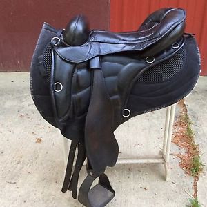 Sensation Treeless Endurance  Saddle 17.5" Lightly Used