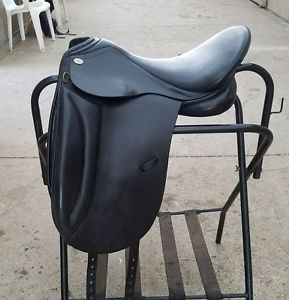 THORNHILL VIENNA II DRESSAGE SADDLE by Jorge Canaves 17.5