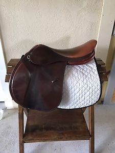 Men's 18" forward flap Tad Coffin Performance Saddle. Lightly used by one rider.