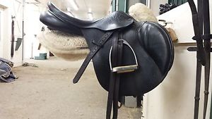 County Saddlery Innovation 17.5 XN Skid Row Forward Flap Black