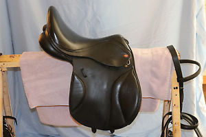 17" Kent and Masters All Purpose Saddle in Excellent Condition