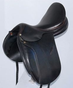 18" BUTET DRESSAGE SADDLE (SO18128) VERY GOOD CONDITION!!  - DWC - CAN