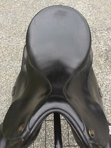 Hennig Classic Dressage Saddle 18"