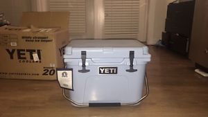 YETI Roadie 20 - 20Qt Cooler HardSide Ice Chest - Blue