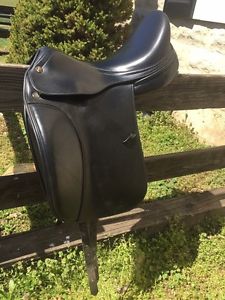 Prestige Venus Dressage saddle 17" seat 32cm tree (narrow)