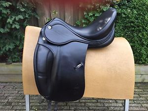 17 Prestige Doge dressage saddle