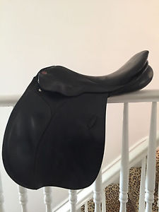 Courbette Optima Saddle, 17.5 medium width.  Wool flocked. All purpose