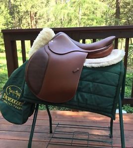 16.5" DEVOUCOUX SOCOA Close contact jump saddle - NEW!! Excellent price.