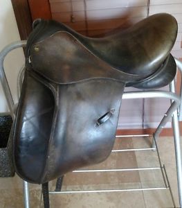 Richard Castelow Dressage saddle 17.5"