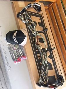 Hoyt 2016 Defiant 34, 27-29" Draw, 65lbs, Right hand Camo