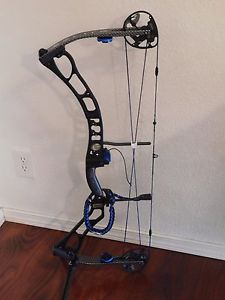 Elite Archery Spirit RH 40# Black and blue accents